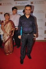 at DY Patil Awards in Aurus on 13th Nov 2011 (30).JPG